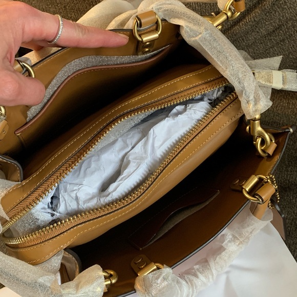 Authentic COACH 1941 glovetanned leather sequins lips satch/should/Crosby - Picture 10 of 16